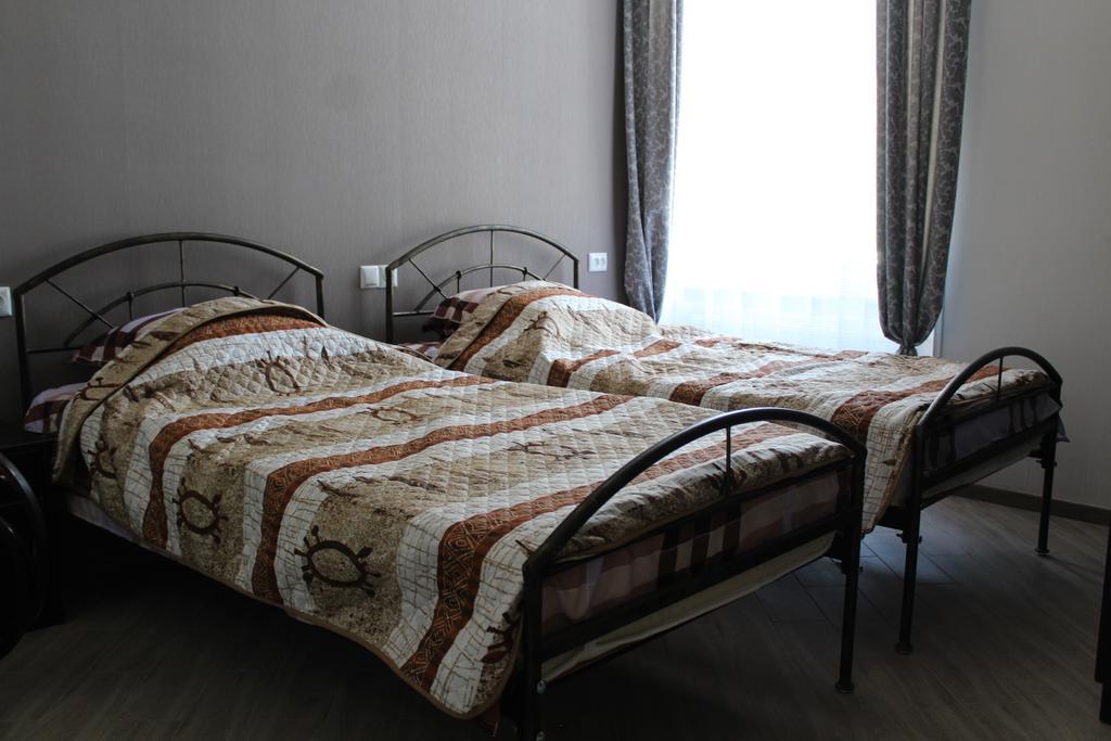 Guest House On Gia Abesadze Street Тбілісі Екстер'єр фото